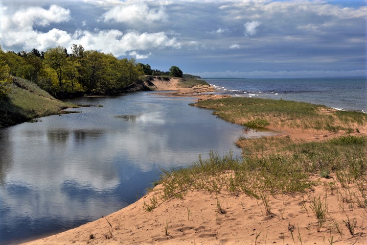 river meets lake